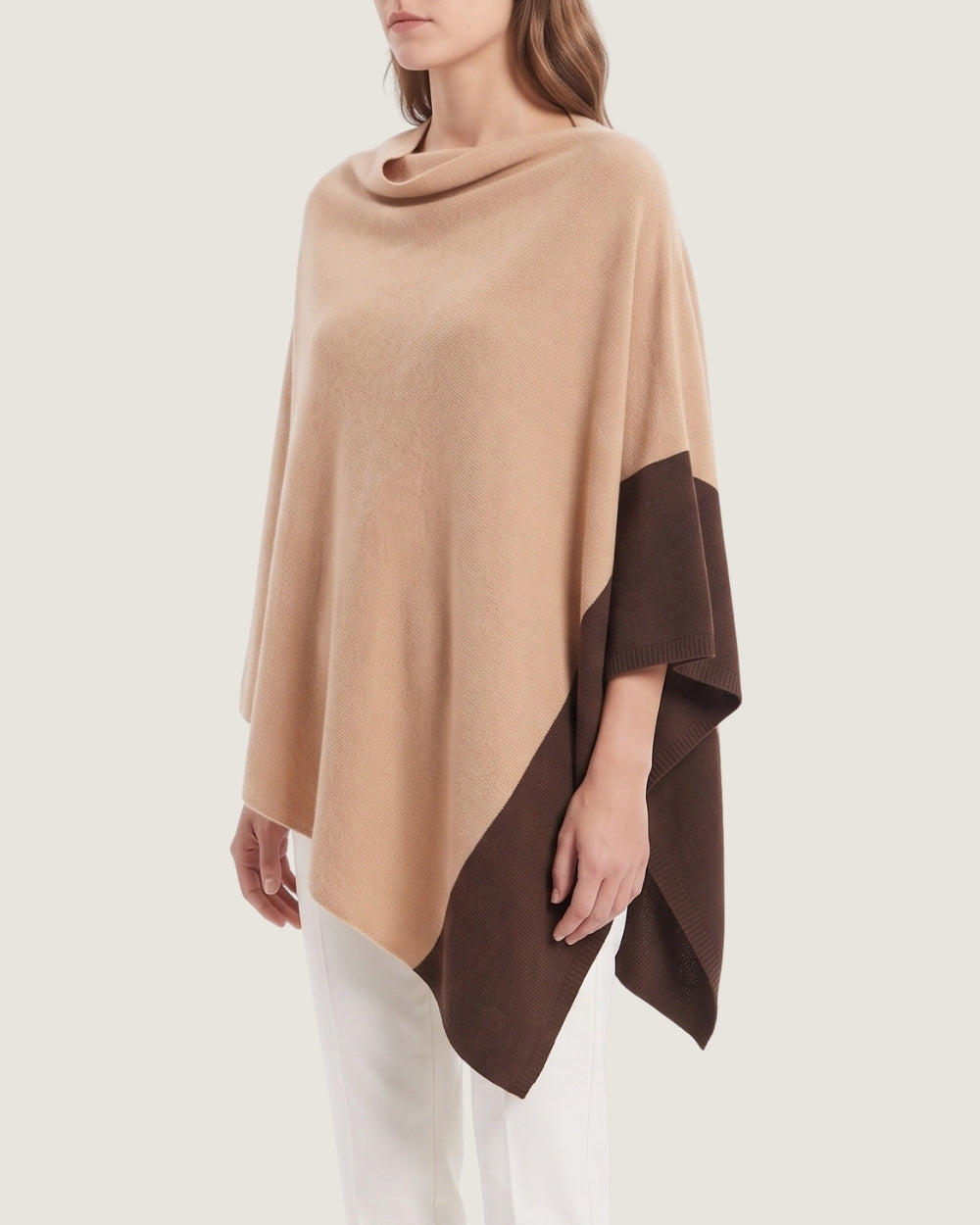 poncho-pull-femme-en-cachemire-bicolore-profile
