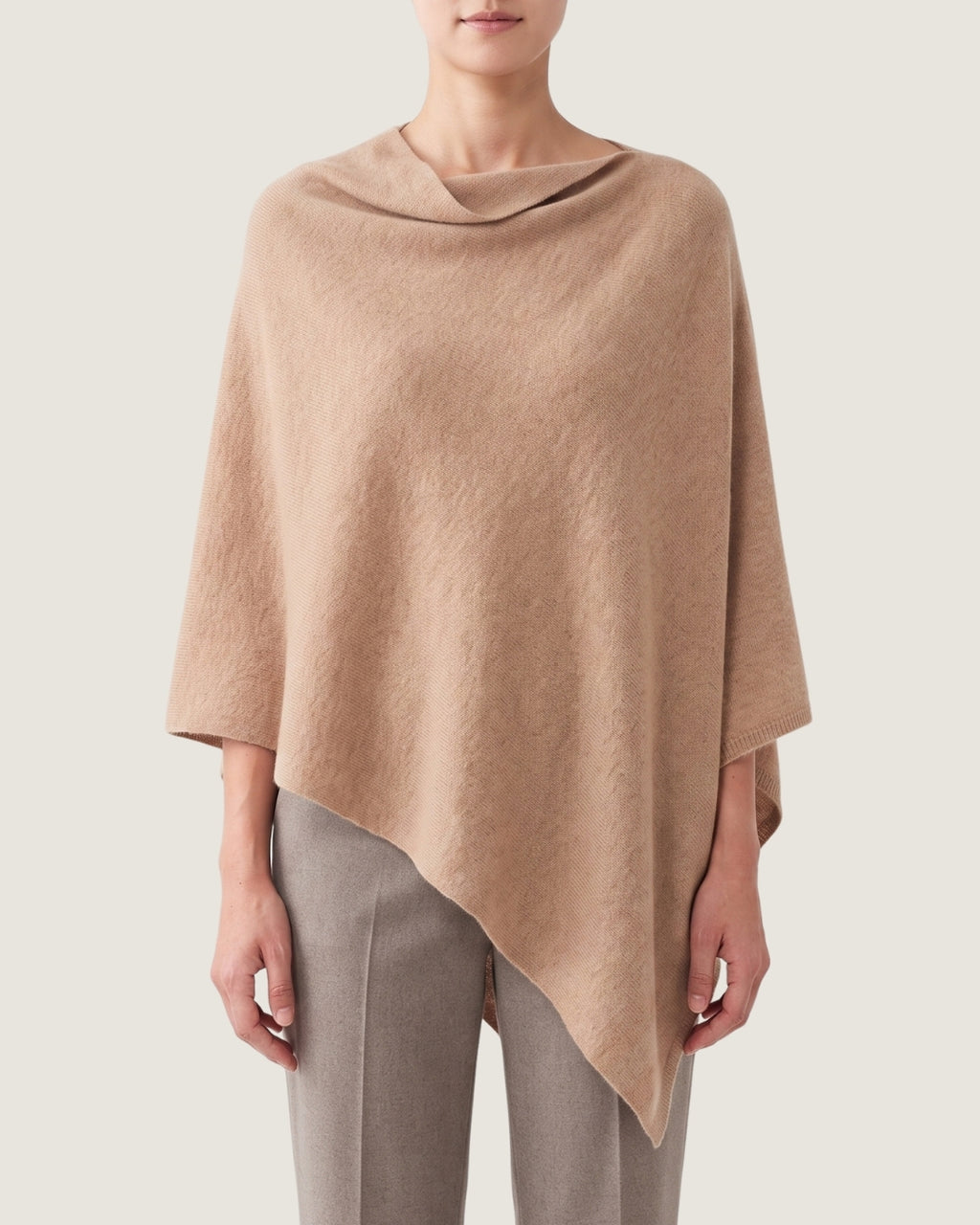 poncho-pull-femme-en-cachemire-doux-beige