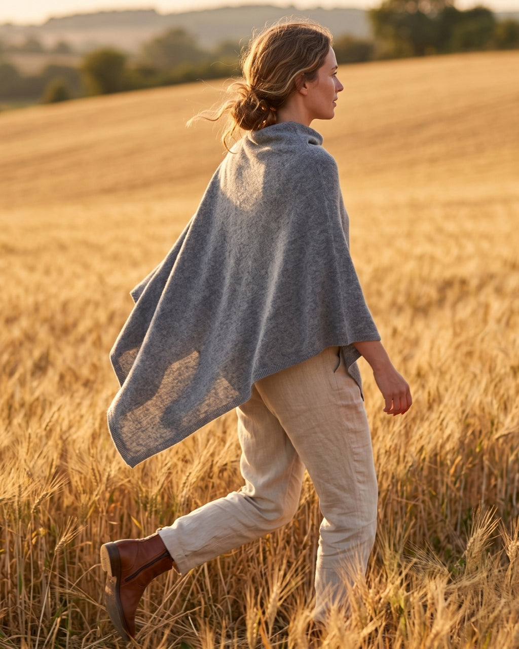 poncho-pull-femme-en-cachemire-doux-gris-situation