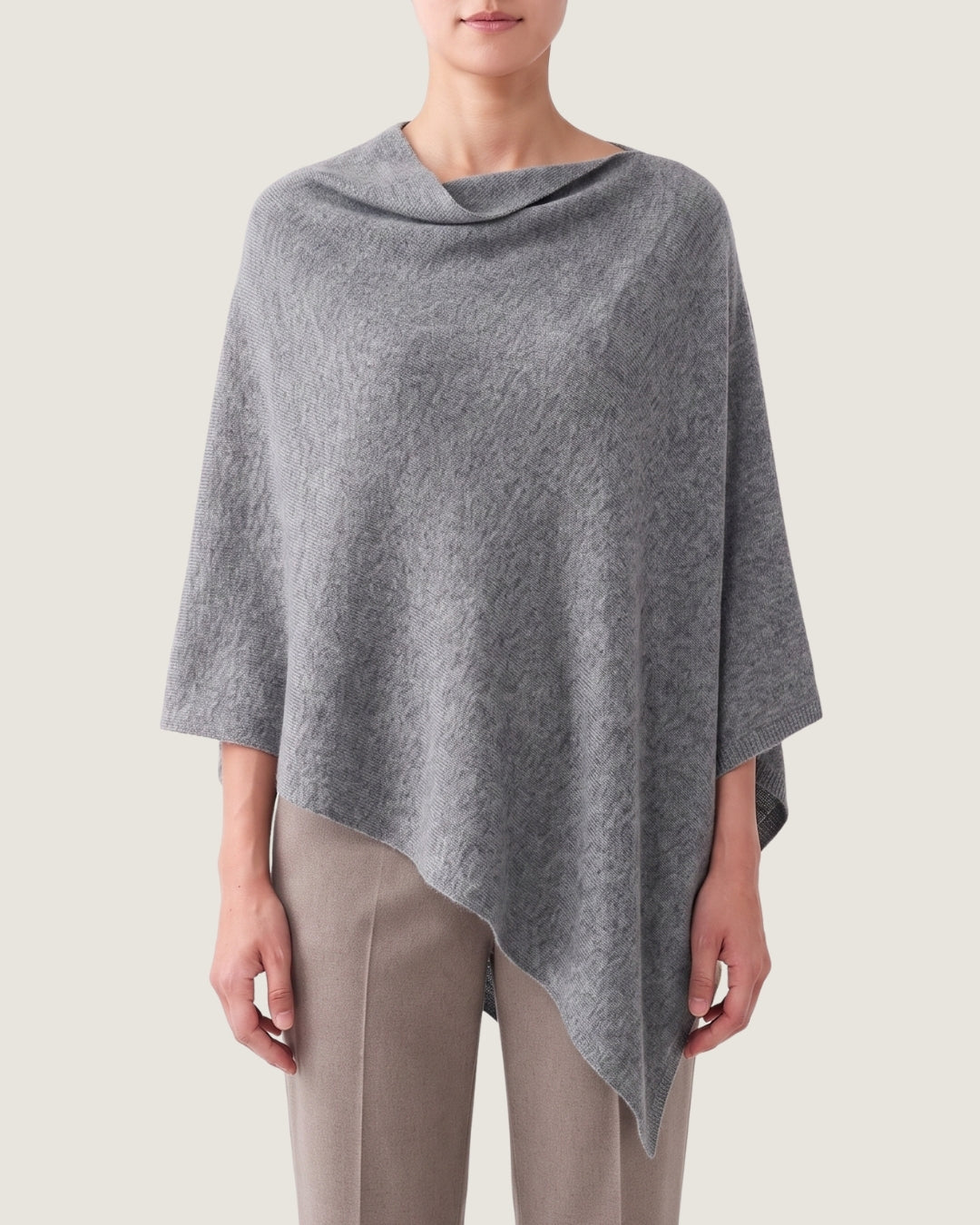 poncho-pull-femme-en-cachemire-doux-gris