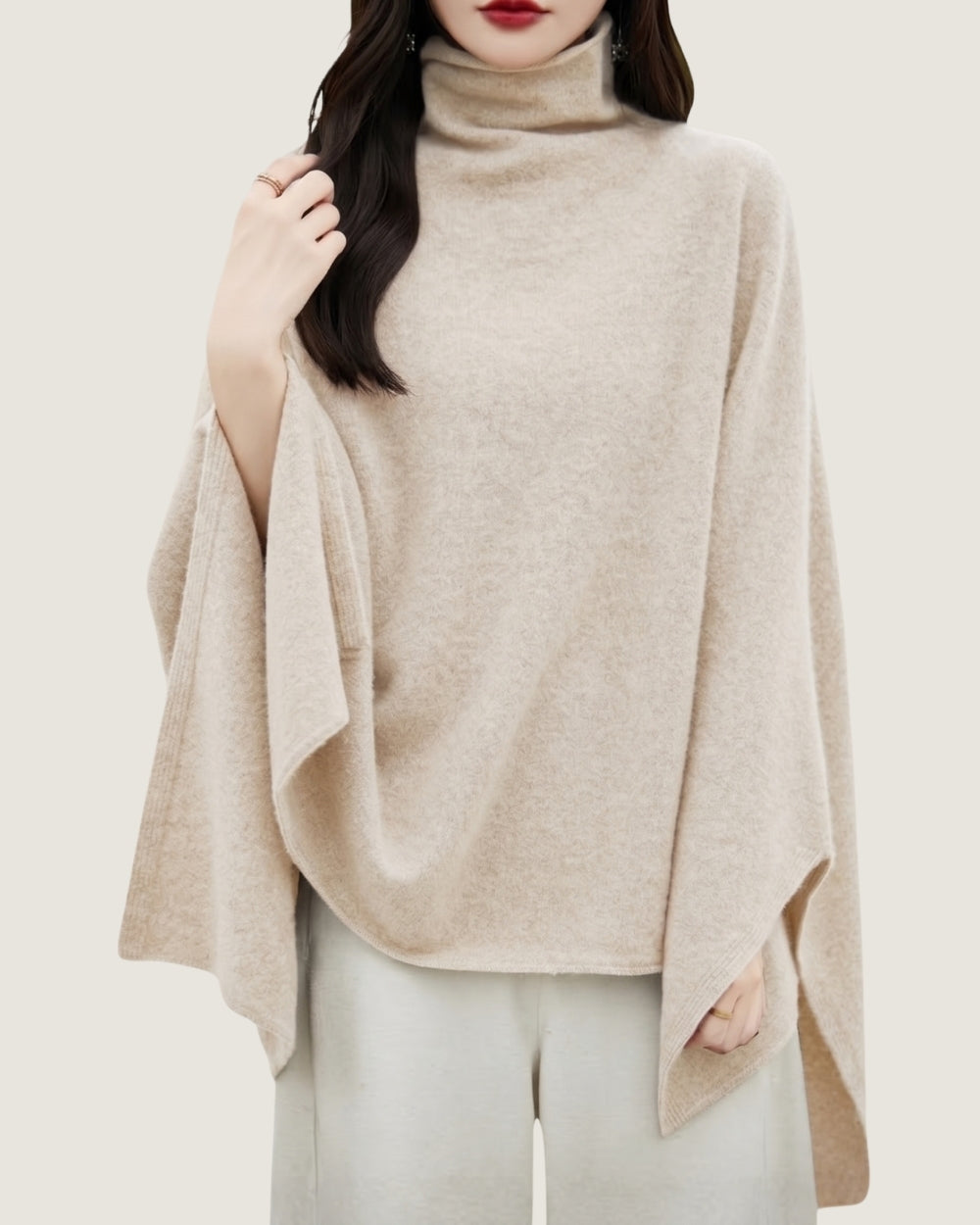poncho-pull-femme-en-laine-col-roule-beige-clair