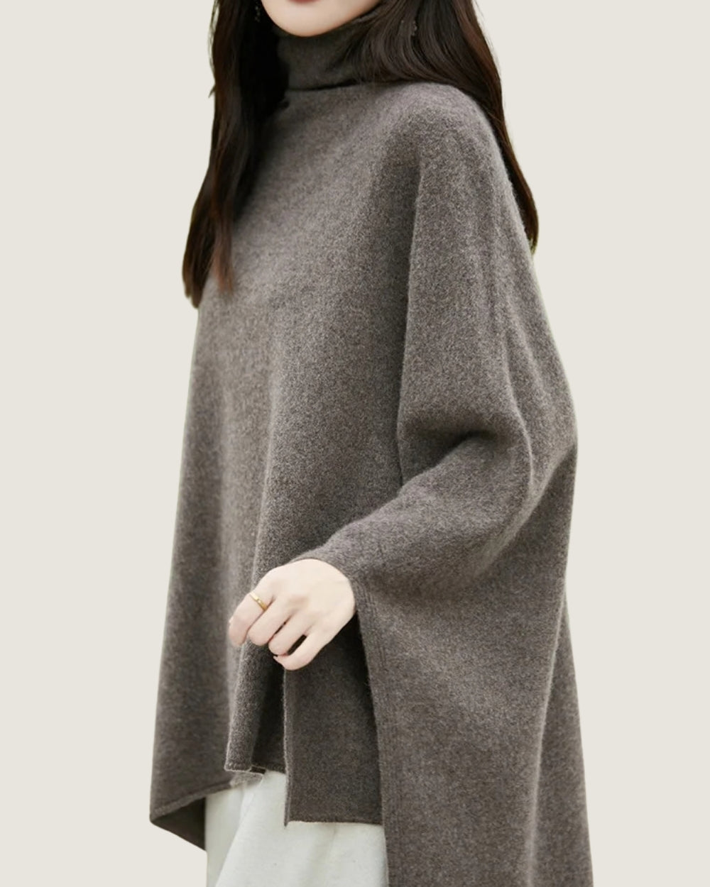 poncho-pull-femme-en-laine-col-roule-gris-brun-profil