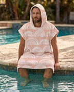 poncho-serviette-de-bain-a-capuche-beige-piscine