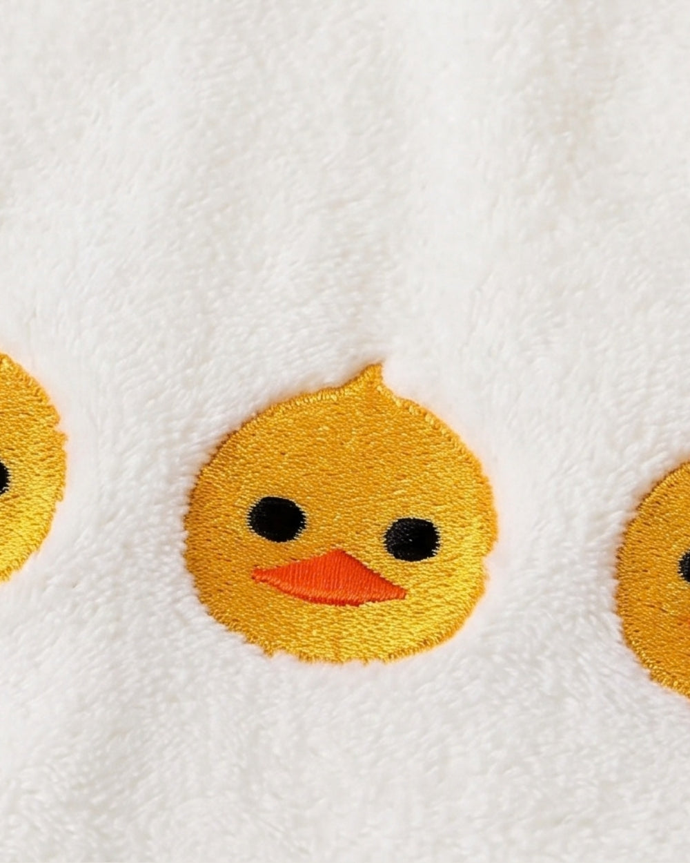 poncho-serviette-de-bain-bebe-capuhe-animaux-brodes-closeup