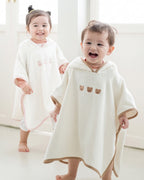 poncho-serviette-de-bain-bebe-capuhe-animaux-brodes-situation