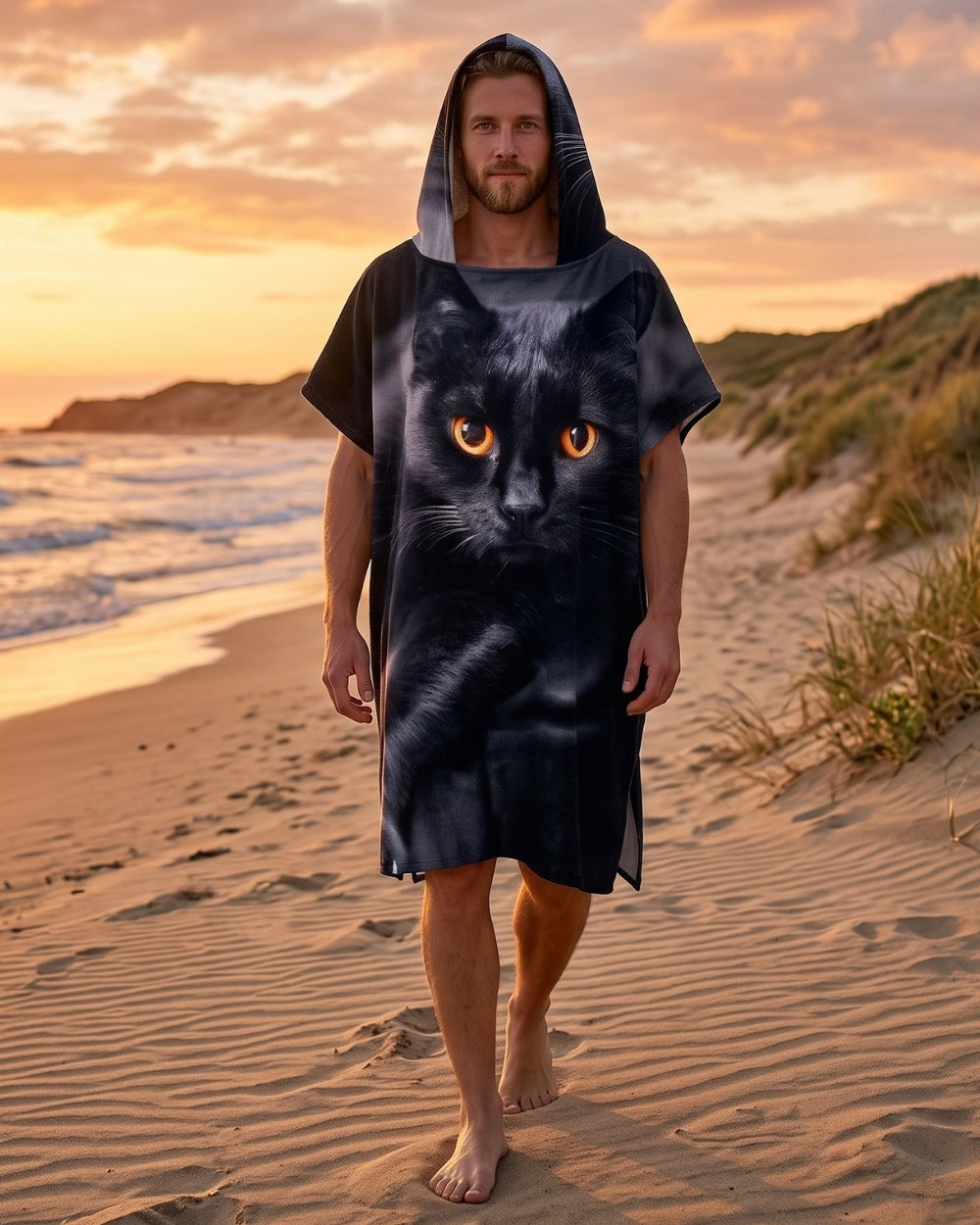 poncho-serviette-de-bain-en-microfibre-capuche-chat-noir-situation-homme
